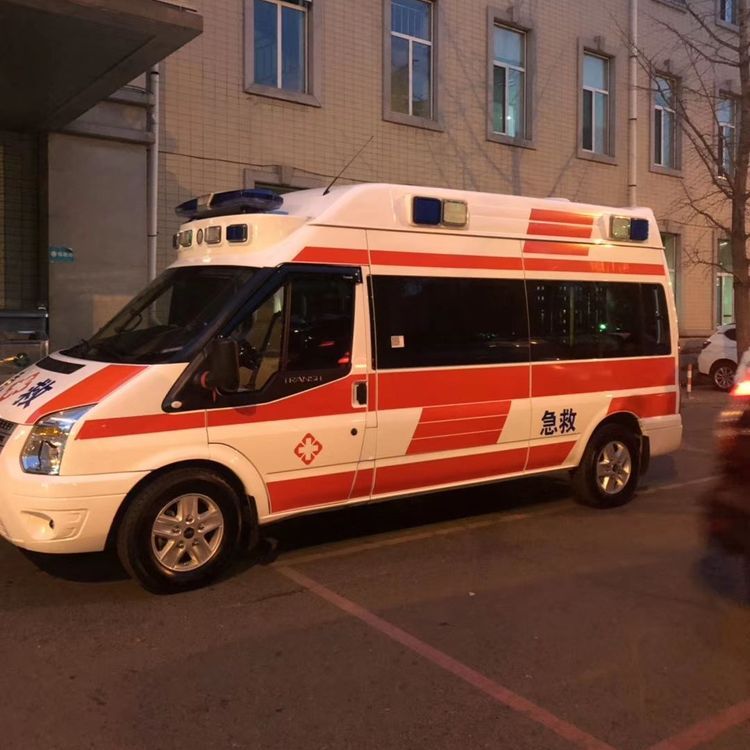 红安夜间租赁救护车护送病人转院：安全转运的 8 大核心注意事项
